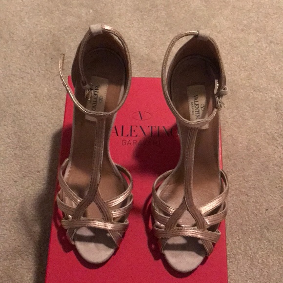 COPY - Valentino Heels - Picture 3 of 10